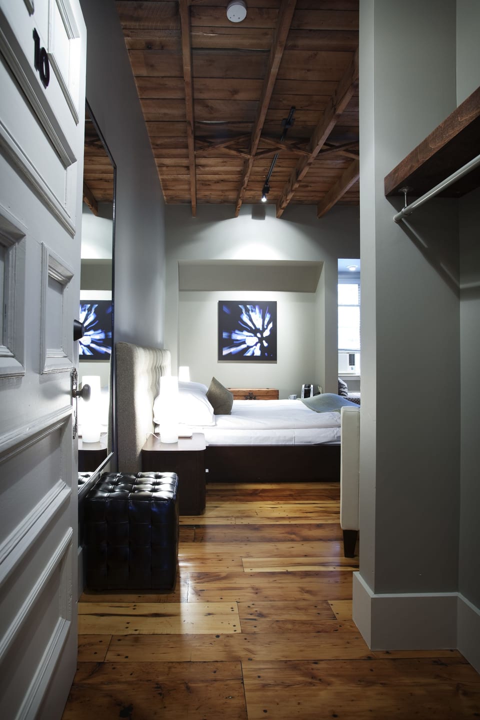 Design Room, 1 Queen Bed, Private Bathroom | Premium bedding, iron/ironing board, free WiFi, bed sheets