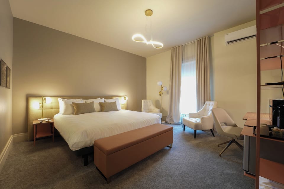 Junior Suite, 1 King Bed, Private Bathroom | Premium bedding, iron/ironing board (on request), WiFi (free)