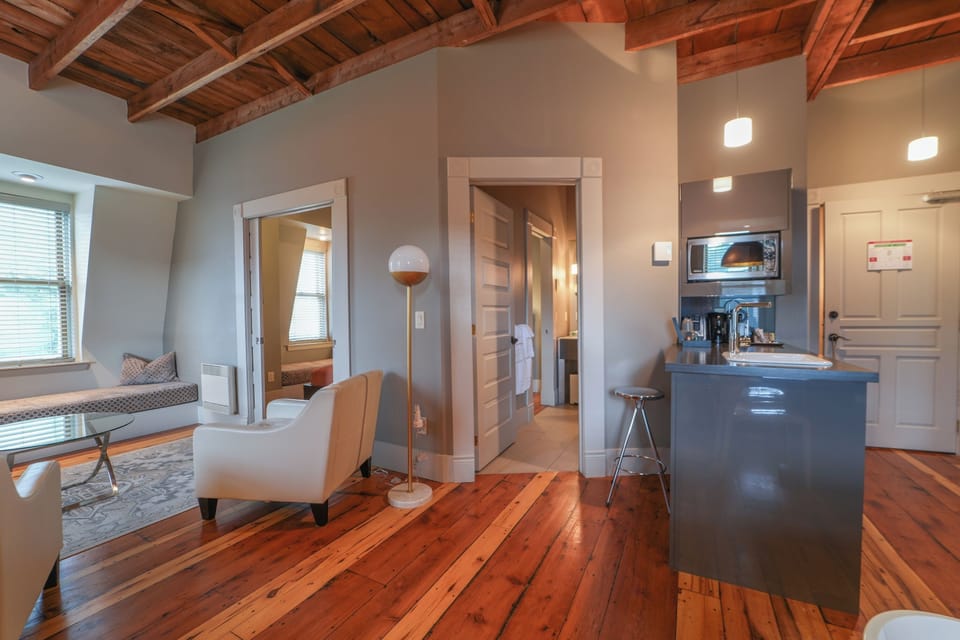 Signature Suite, Private Bathroom | Living area | Smart TV