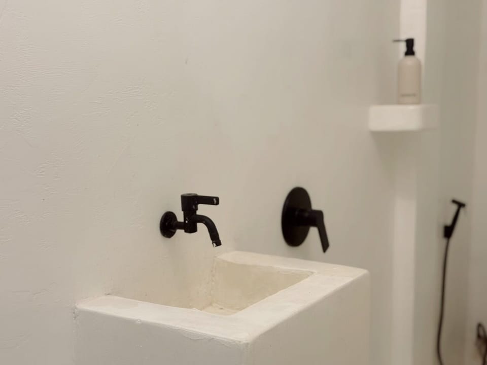 Shower, towels, soap, shampoo