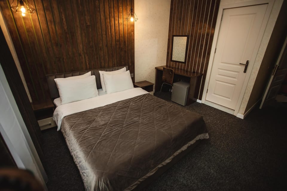 Standard Double Room | Soundproofing, iron/ironing board, free WiFi, bed sheets