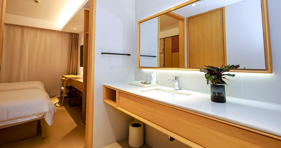 Blackout drapes, soundproofing, iron/ironing board, free WiFi