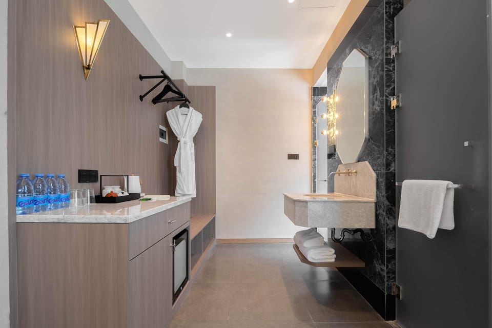 Elite Double Room, City View | Bathroom | Free toiletries, hair dryer, slippers, towels