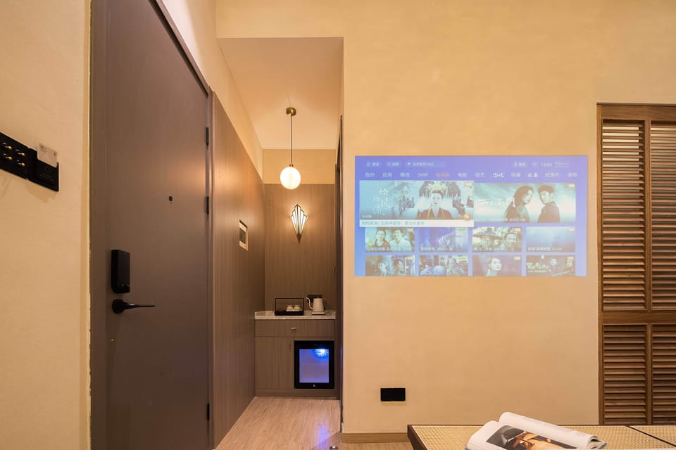 Basic Double Room, Patio | Desk, laptop workspace, blackout drapes, soundproofing
