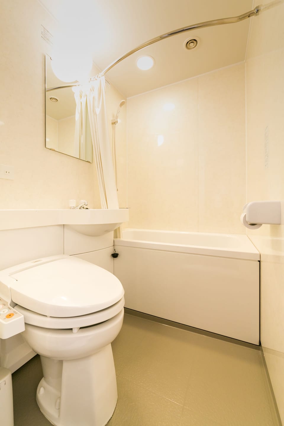 Combined shower/tub, free toiletries, hair dryer, bathrobes