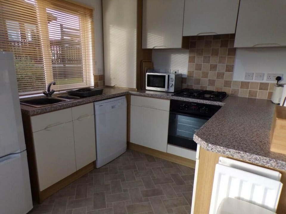 Kitchen area with dishwasher/oven/hob/microwave and all utensils