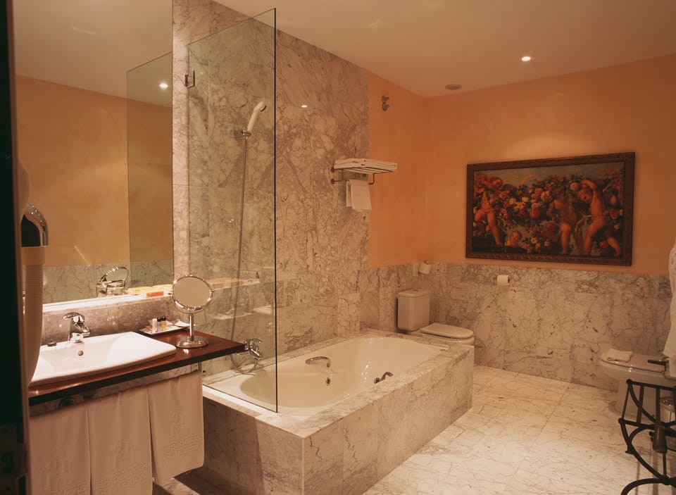Standard Double Room | Free WiFi, bed sheets