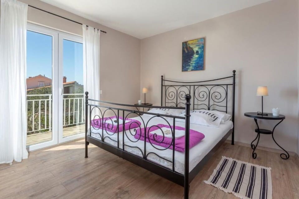 Autumn, Bedroom, Spring, Summer