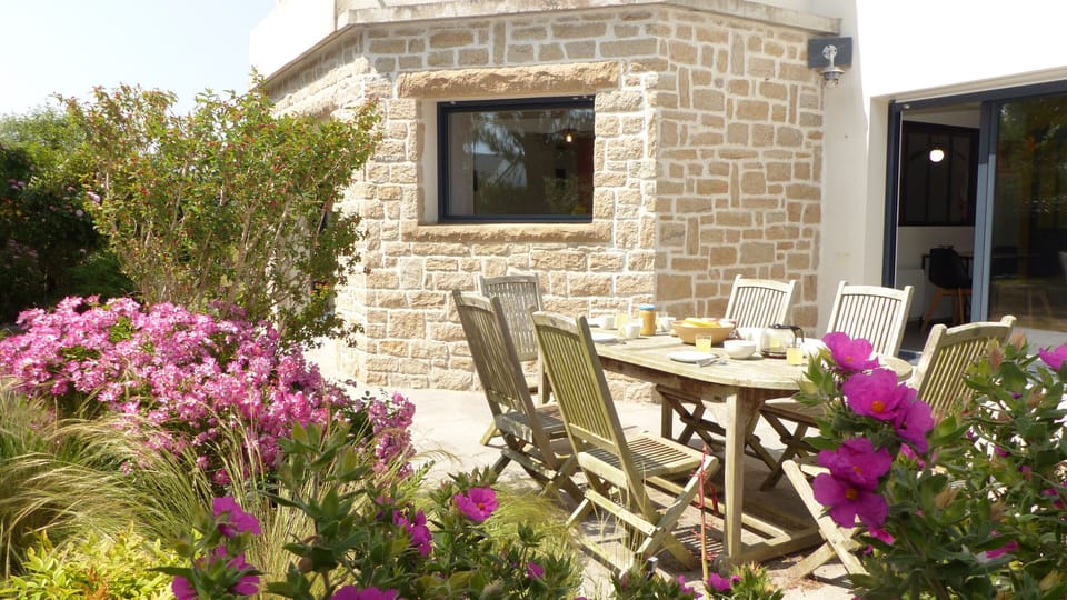 Family home 2 minutes from the beach House in Locmariaquer