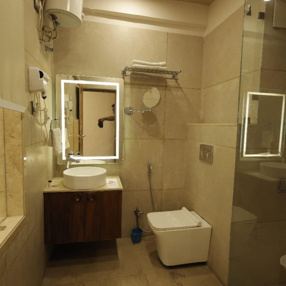 Executive Suite | Bathroom