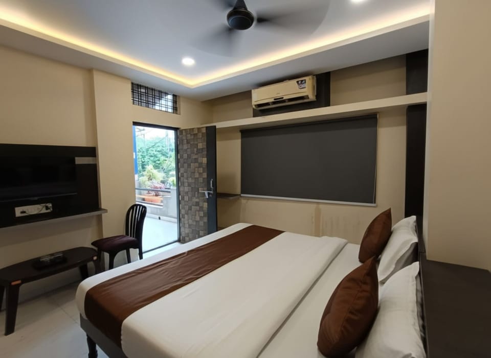 Superior Double Room | Laptop workspace, WiFi (free)