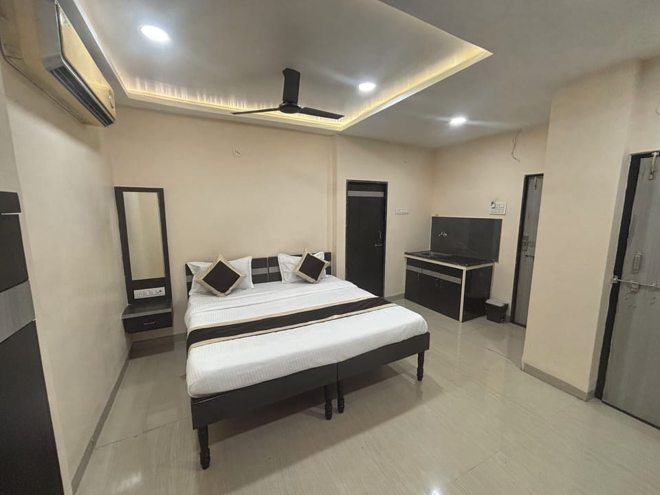 Deluxe Double Room | Laptop workspace, WiFi (free)