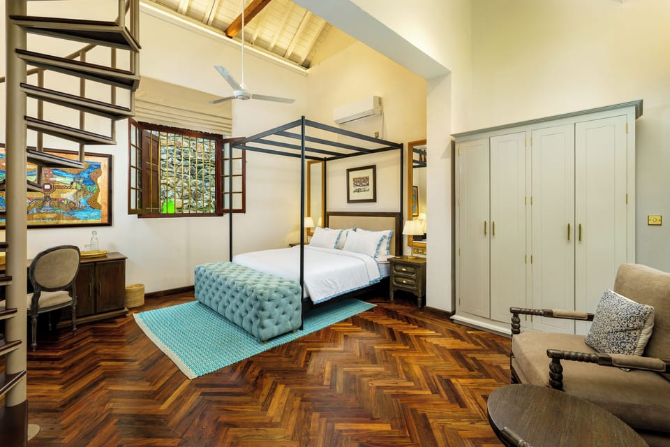 Suite, Courtyard View