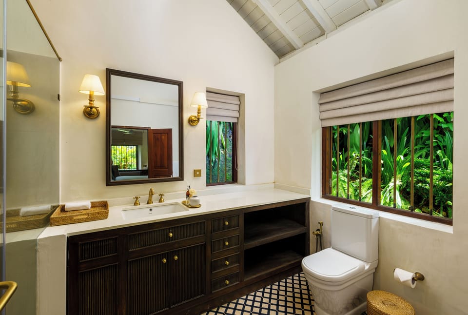 Suite, Courtyard View