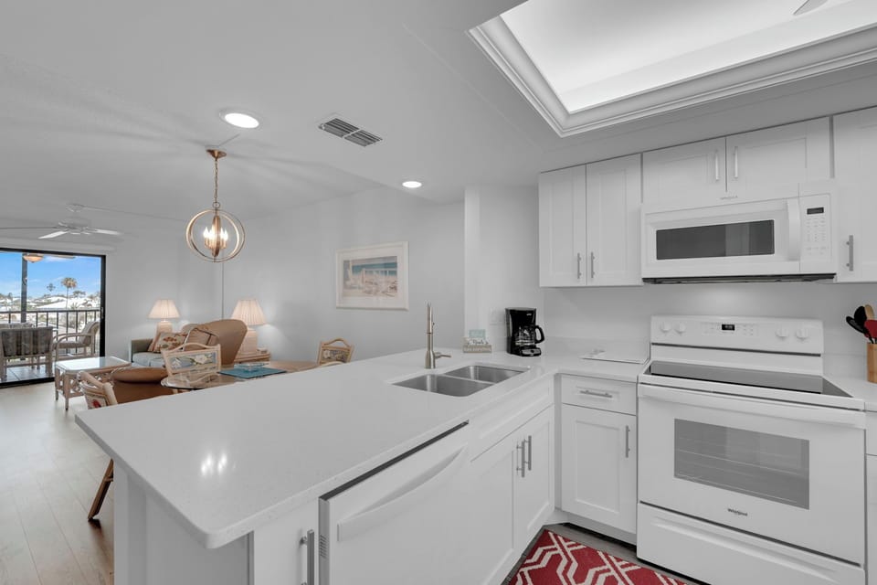 Light and bright kitchen 