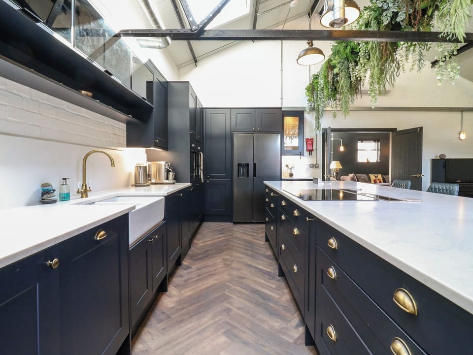 Cottage | Private kitchen | Fridge, microwave, dishwasher, toaster