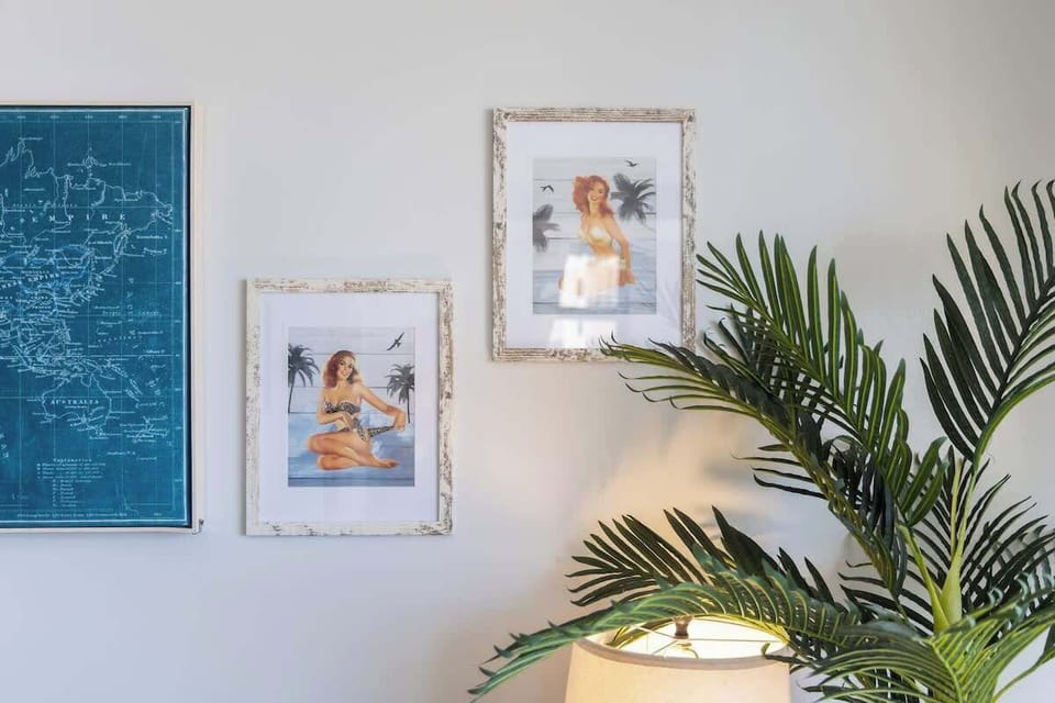 Adorned with charming, tropical-themed artwork, this space adds a touch of playful elegance, perfectly complementing the comfortable and stylish furnishings.