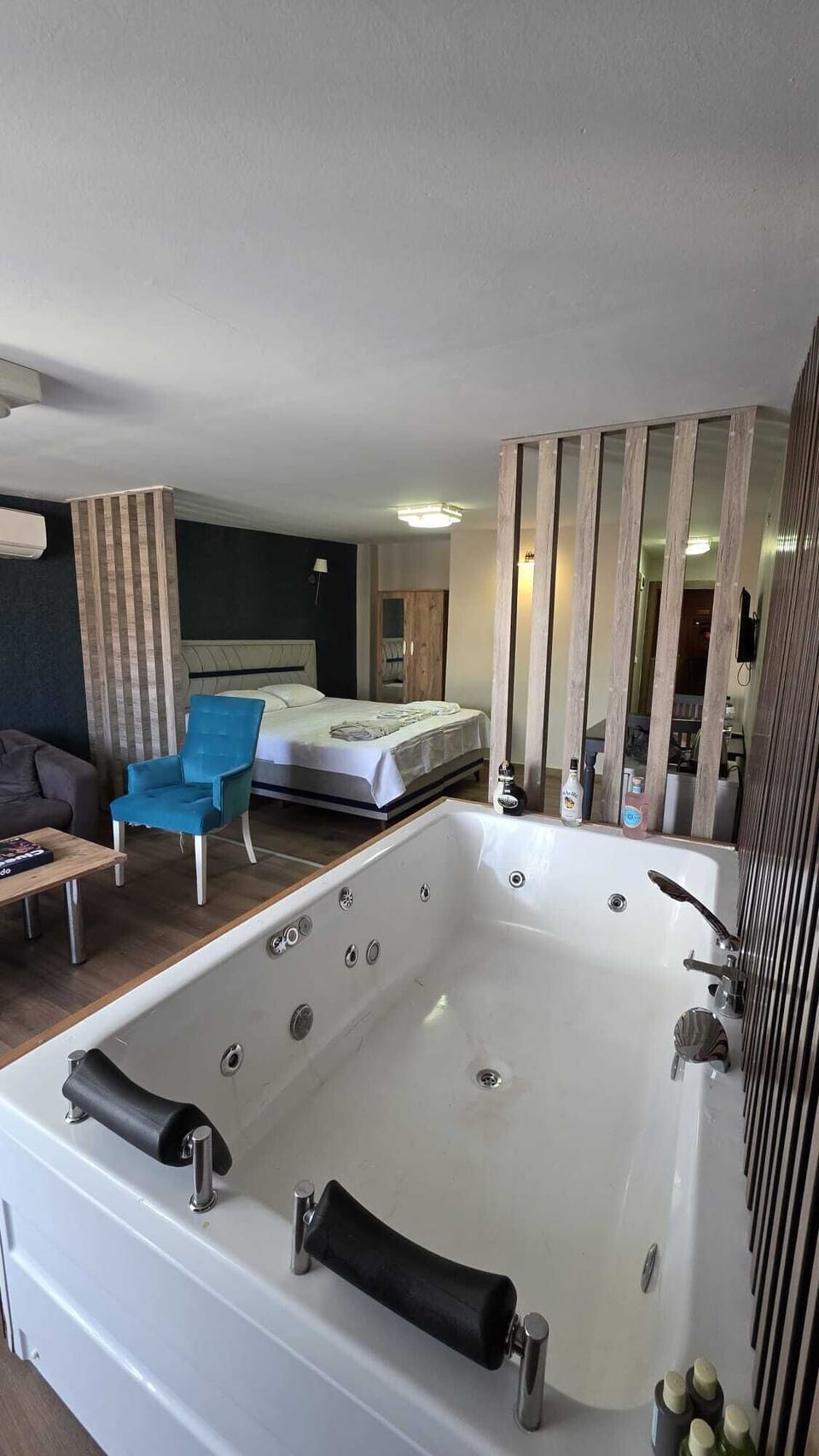 Deluxe Penthouse, Balcony | Laptop workspace, free WiFi