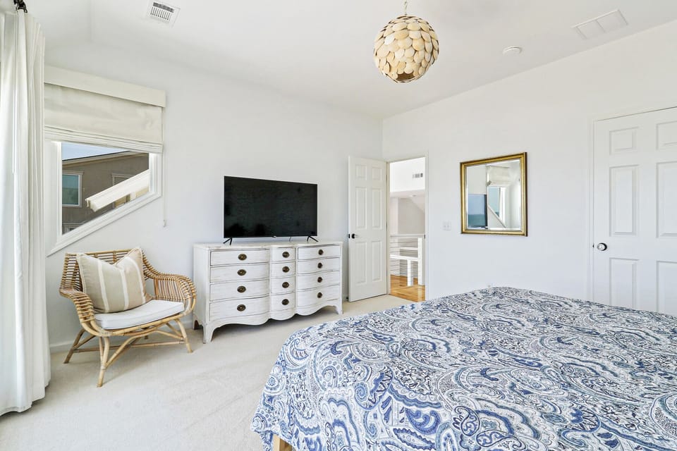 65 Dune Lane - King (Oceanfront, 2nd Floor)