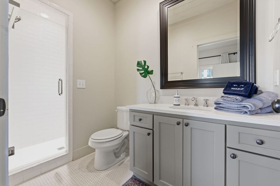 Downstairs full bath