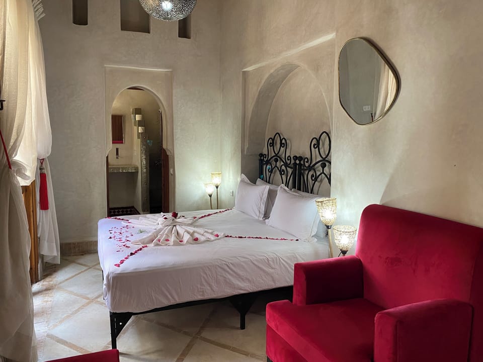 Deluxe Double or Twin Room | Free cribs/infant beds, free WiFi, bed sheets