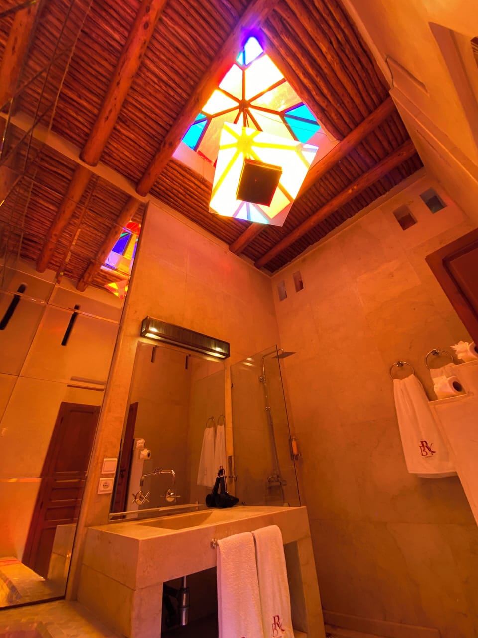 Deluxe Suite | Bathroom | Hair dryer, towels, soap, shampoo
