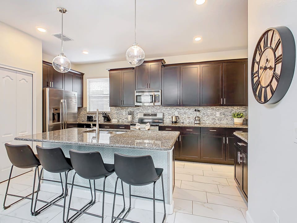 Fully equipped kitchen.