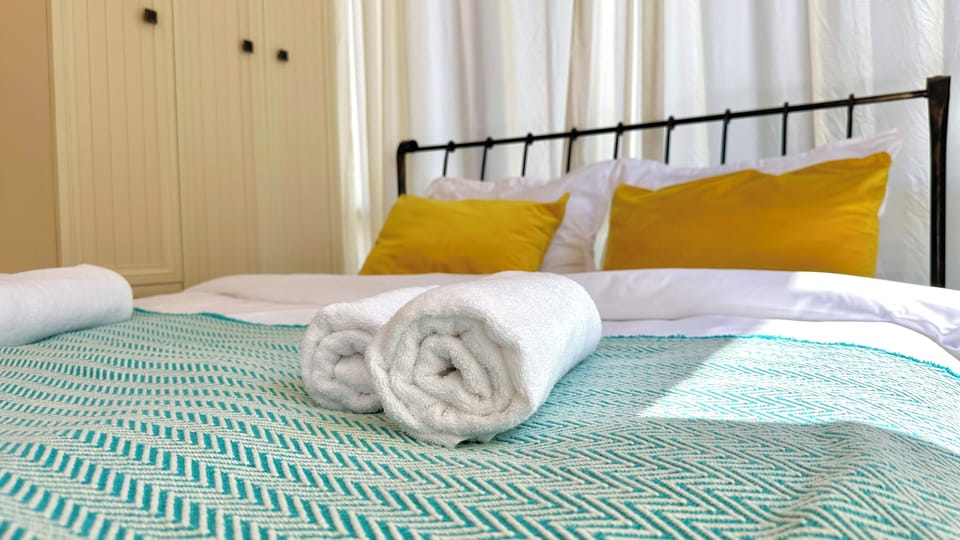 Comfort Apartment, Mountain View | Premium bedding, soundproofing, iron/ironing board, free WiFi