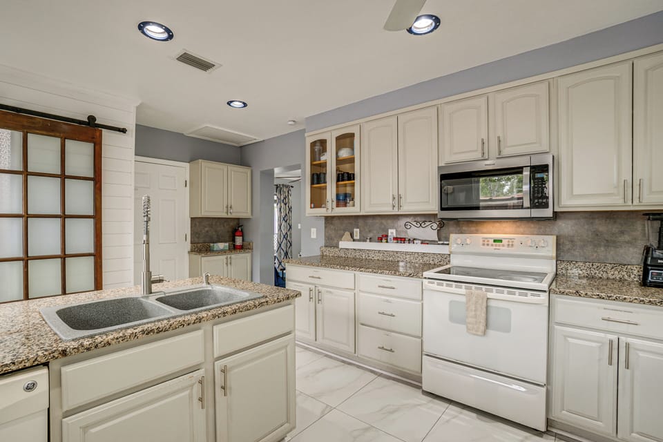 House (2 Bedrooms) | Interior