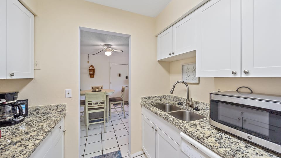 Condo, 1 Bedroom | Private kitchen | Fridge, oven, coffee/tea maker, toaster