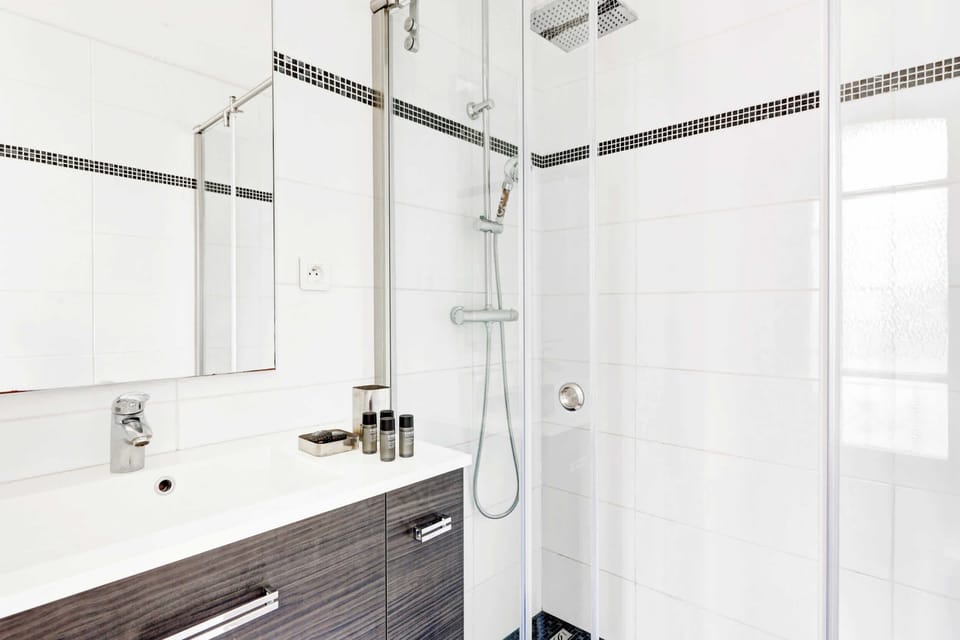 salle de bain avec WC