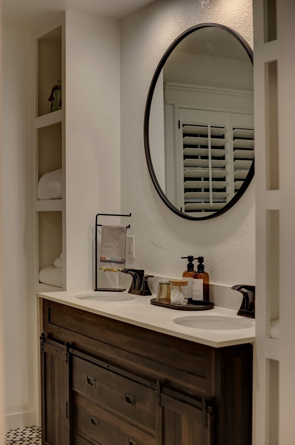 Deluxe Room, Patio, Pool View | Bathroom | Slippers
