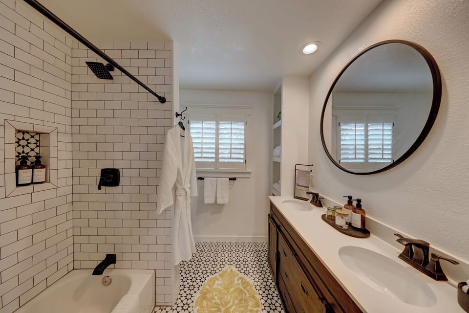 Deluxe Room, Patio, Pool View | Bathroom | Slippers