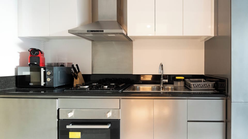 Deluxe Studio, Balcony, City View | Private kitchen | Fridge, microwave, oven, stovetop