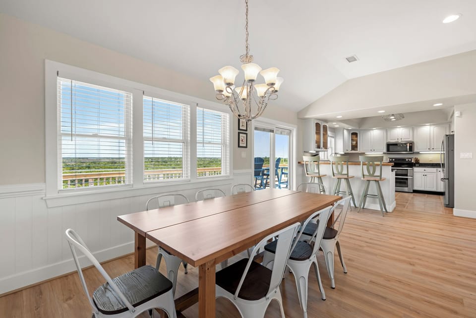 SN2514: Port 51 | Top Level Dining Area