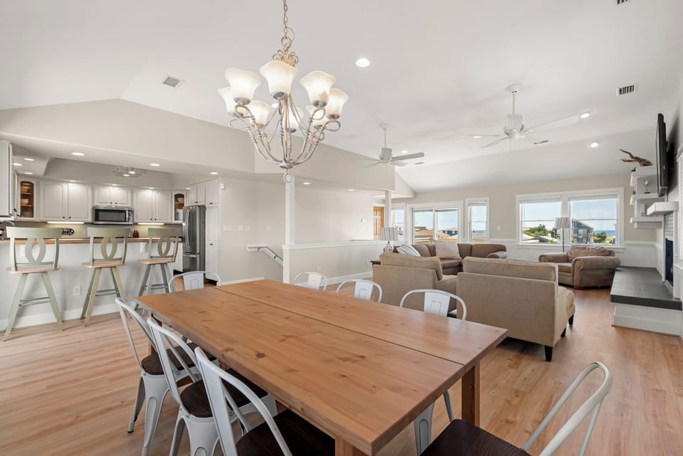 SN2514: Port 51 | Top Level Dining Area