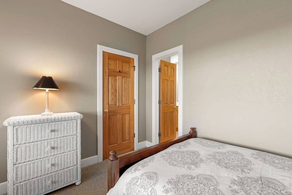 SN2514: Port 51 | Mid Level Bedroom 2