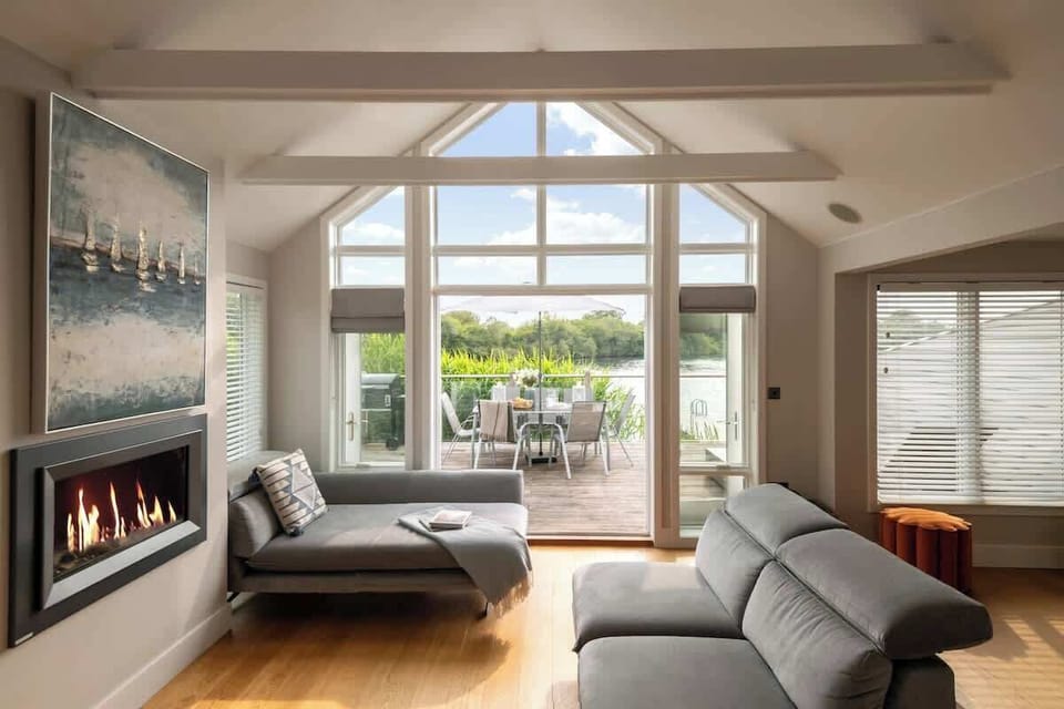 Curl up, and let the lake views do the rest - this is comfort, distilled.