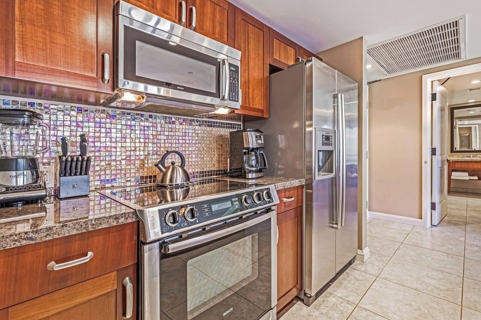 Cook with comfort and class in a beautifully upgraded space HKH-348