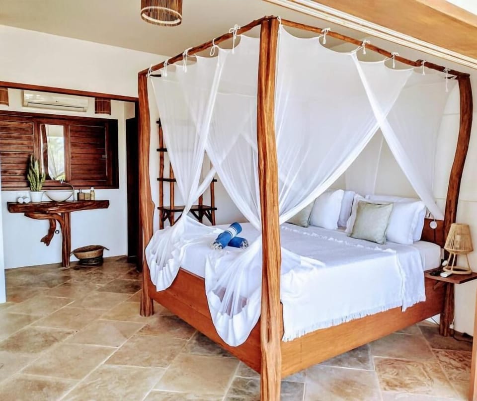 In-room safe, blackout drapes, free WiFi