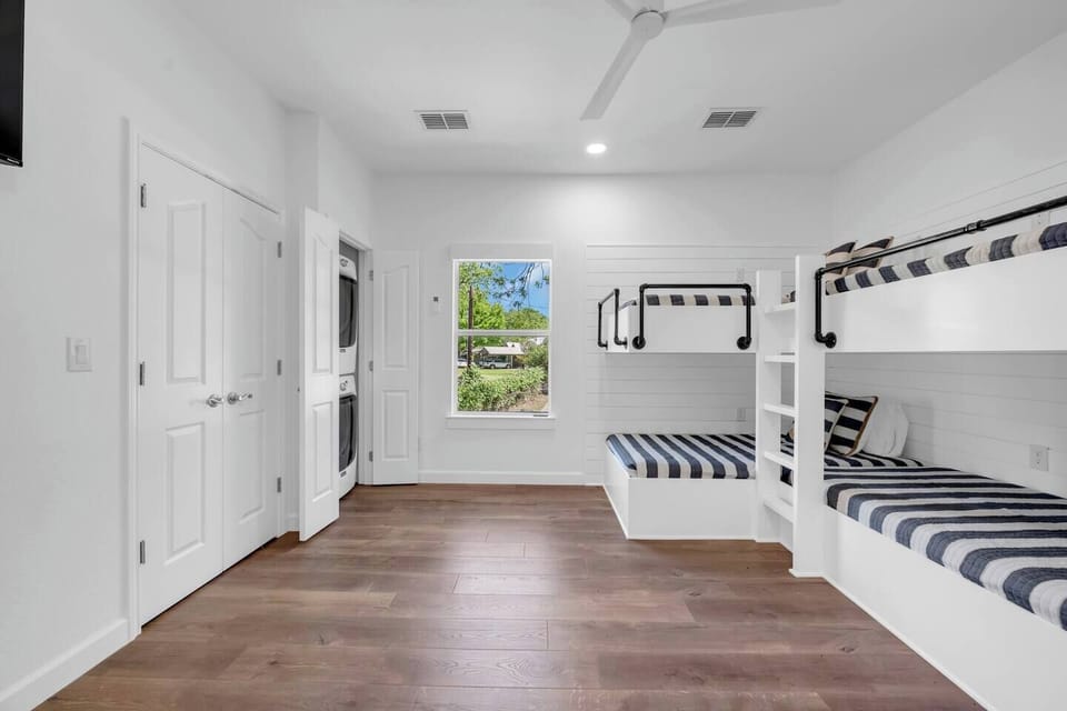 41a27eee-405a-446f-9693-88c07b9e8767