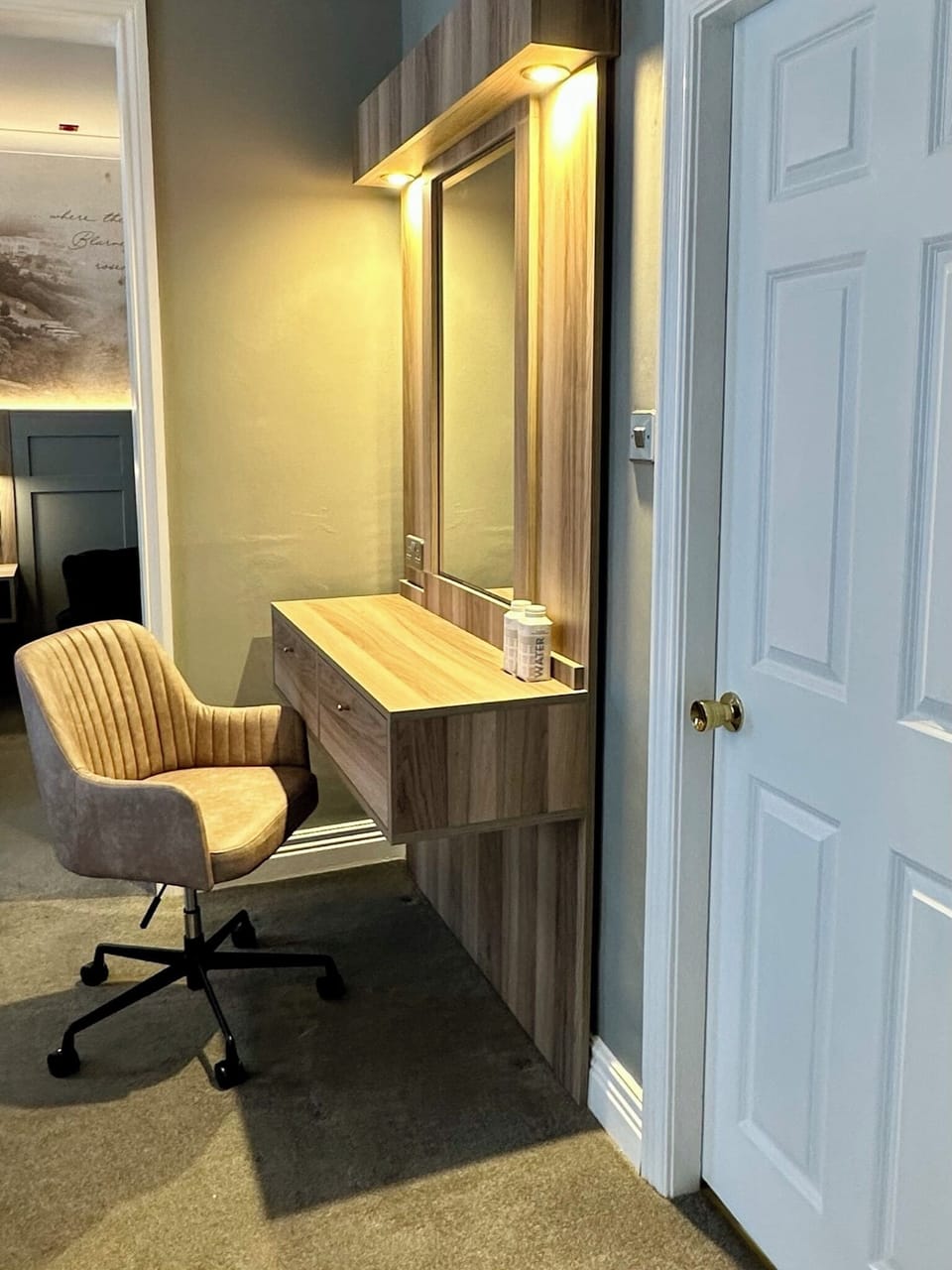 Executive Room, 1 King Bed, Non Smoking | Down comforters, Tempur-Pedic beds, in-room safe, desk
