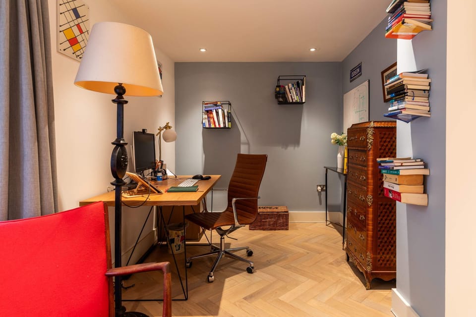 House | 4 bedrooms, desk, Internet