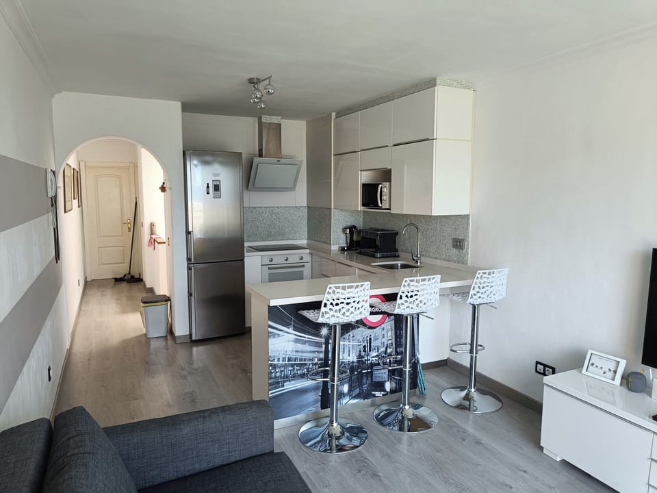 Full oven and hob/stove, dishwasher, kettle, microwave, & large fridge freezer