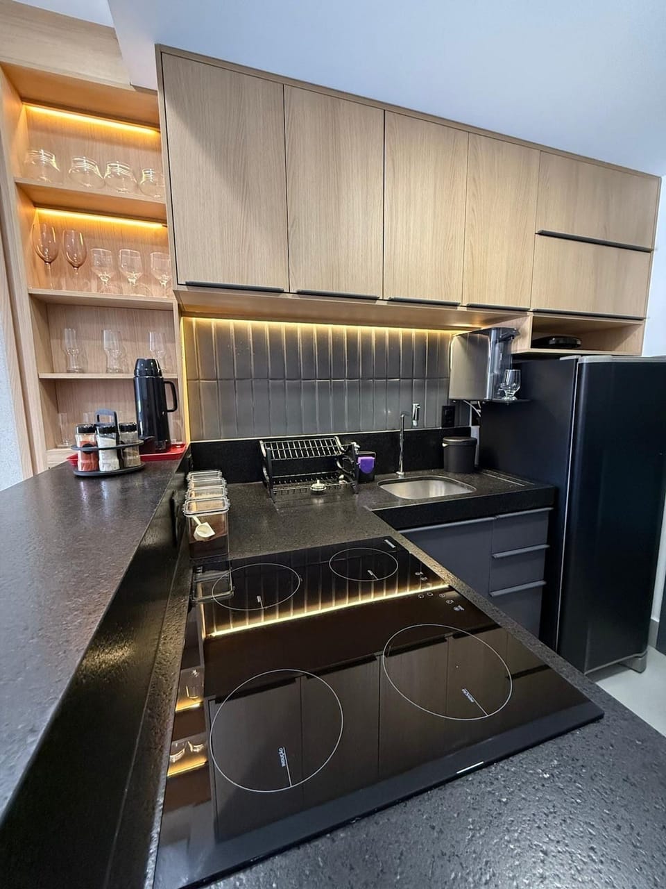 Classic Studio | Private kitchen | Mini-fridge, microwave, cookware/dishes/utensils