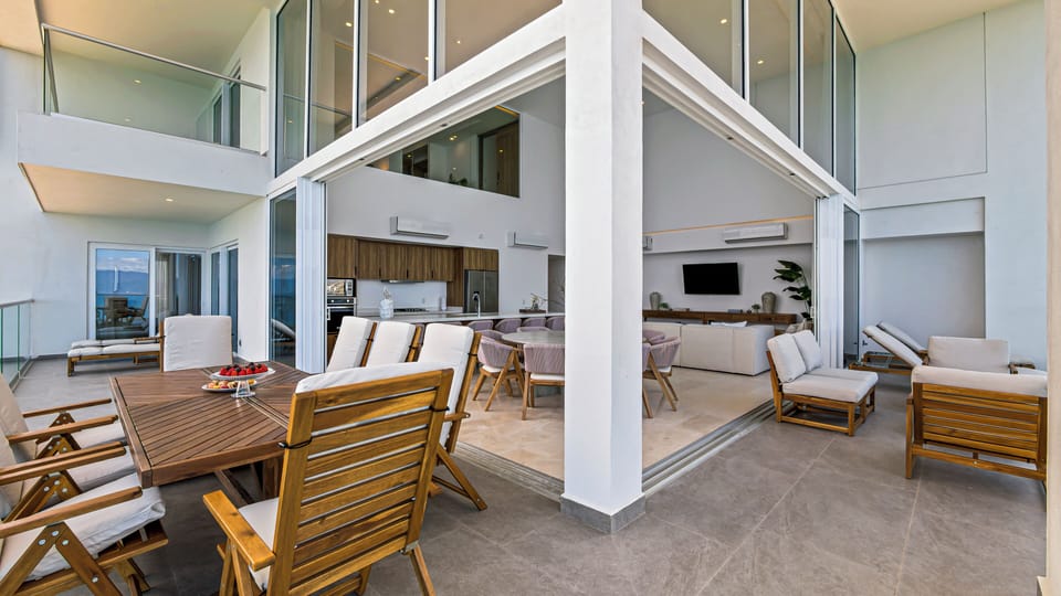 Luxury Apartment, 4 Bedrooms, Balcony, Ocean View | Terrace/patio