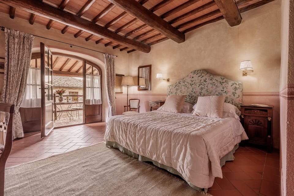 Superior Double Room, Patio | Minibar, individually decorated, individually furnished, desk