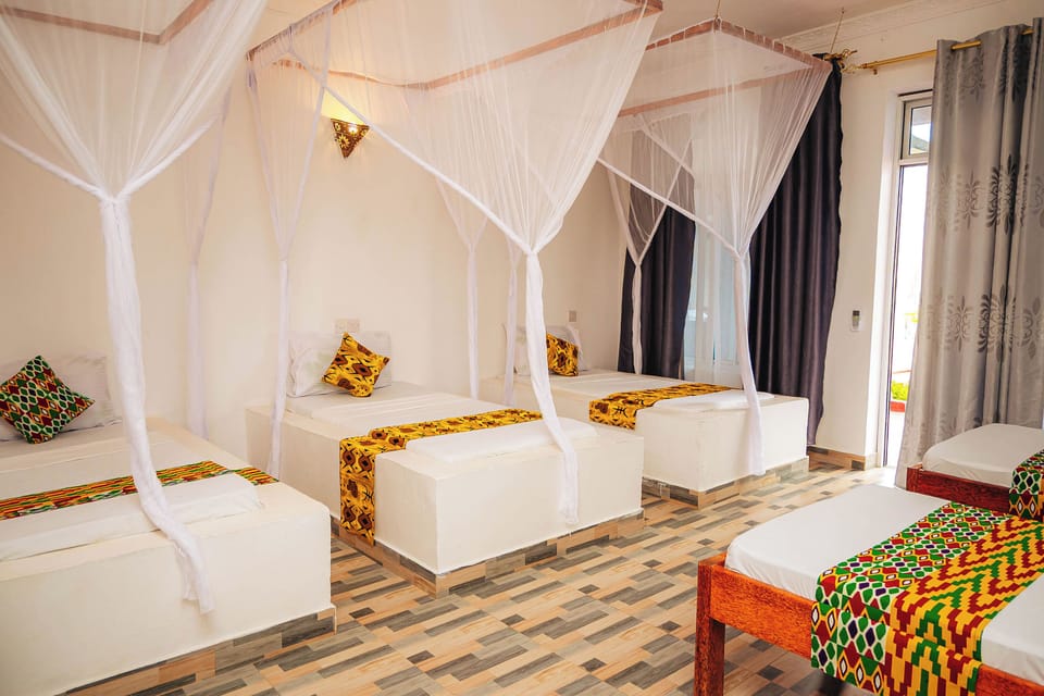 Quadruple Room | In-room safe, iron/ironing board, free WiFi