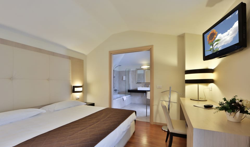Superior Double Room Single Use | In-room safe, desk, blackout drapes, soundproofing