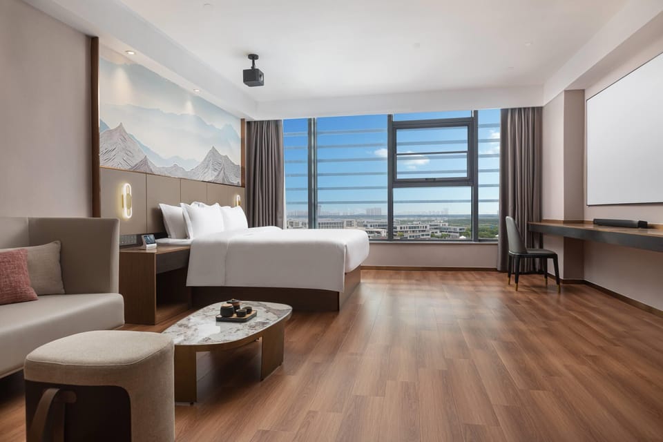 Room, 1 King Bed, Non Smoking, Lake View (Recreation)
